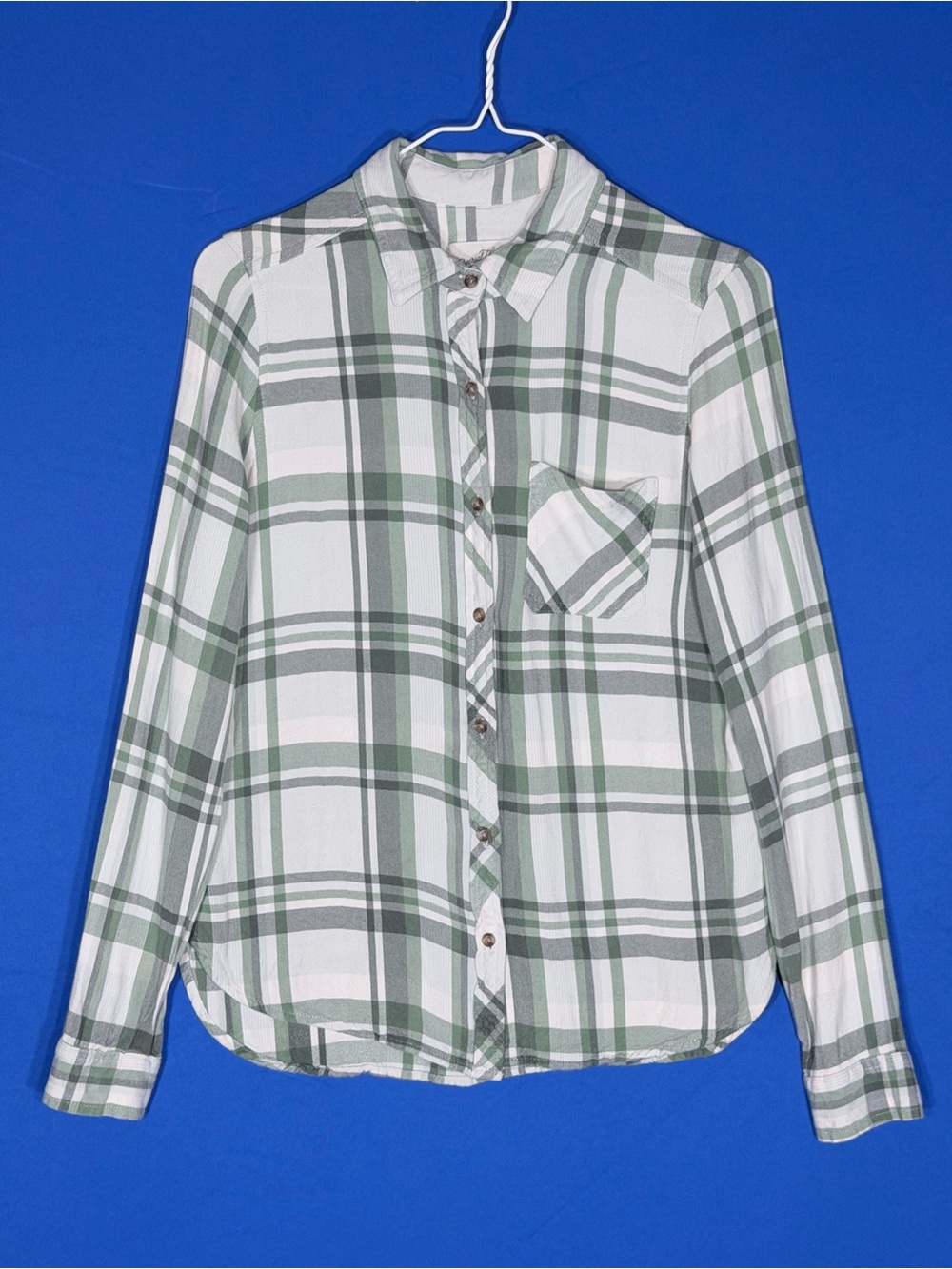 🌿 Universal Thread Green White Plaid Rayon Button Down Shirt Small